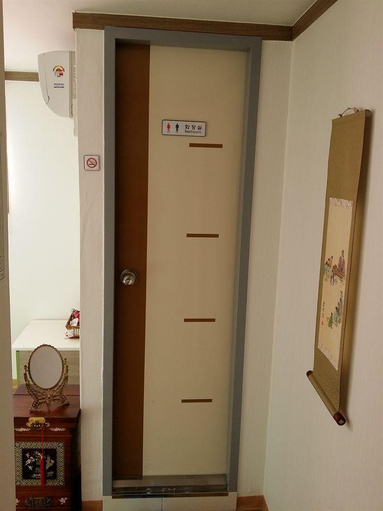 Feliz Guesthouse, Seoul Station Екстер'єр фото