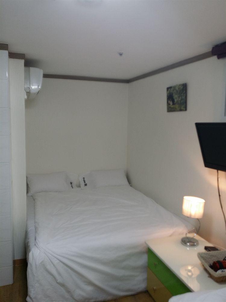 Feliz Guesthouse, Seoul Station Екстер'єр фото