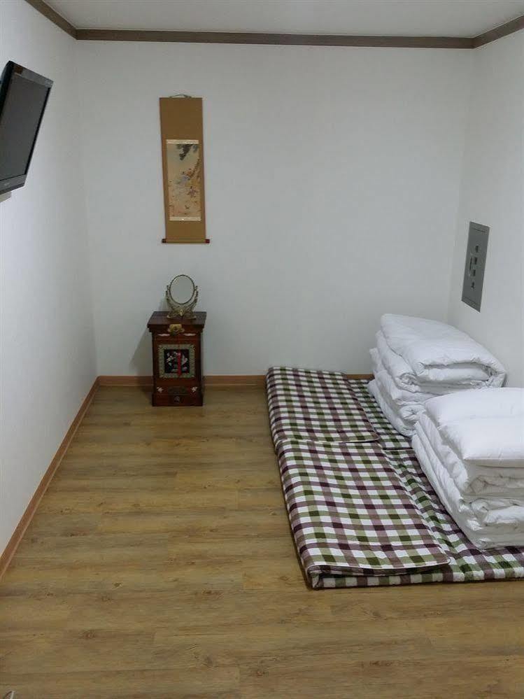 Feliz Guesthouse, Seoul Station Екстер'єр фото